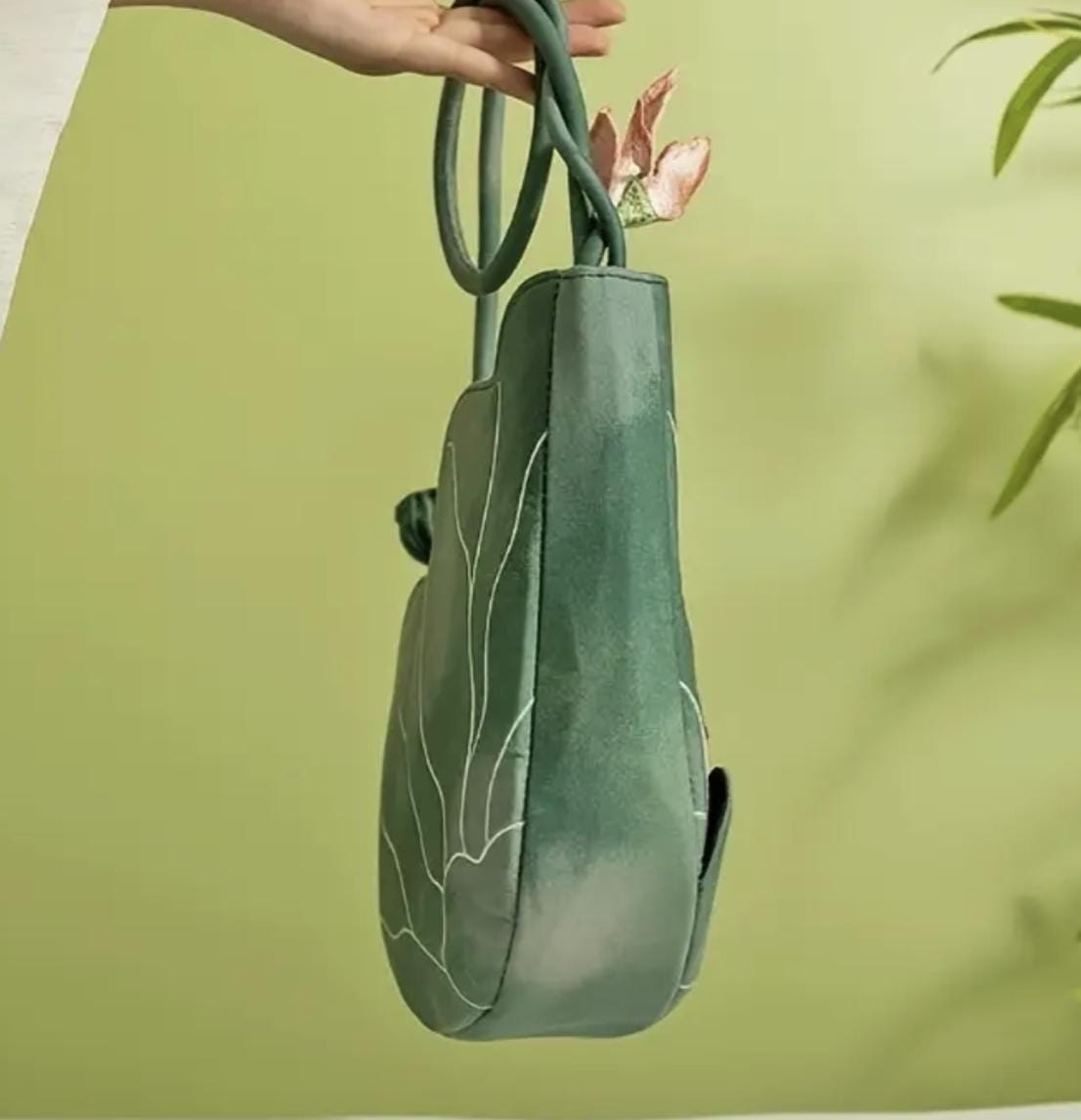 Embroidered Lotus Shoulder Bag: Chinese Style Floral Handbag