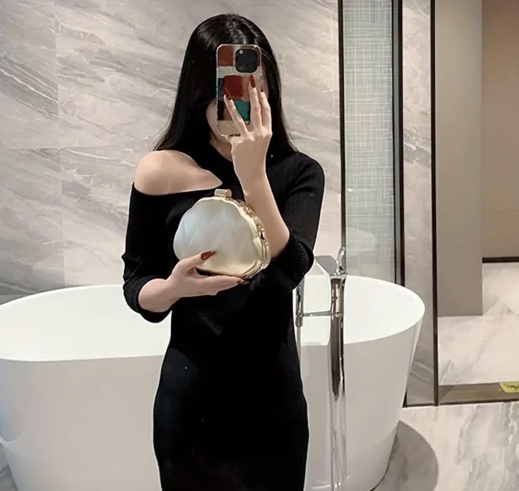 Golden Shell Evening Clutch: Metallic Party Handbag with Chain