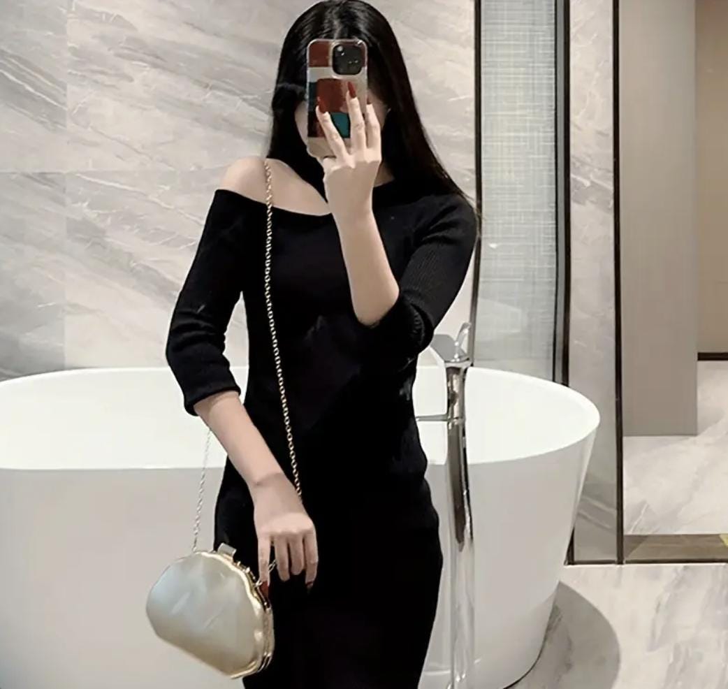 Golden Shell Evening Clutch: Metallic Party Handbag with Chain