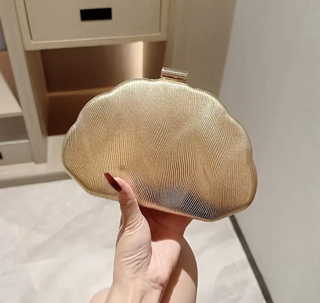 Golden Shell Evening Clutch: Metallic Party Handbag with Chain