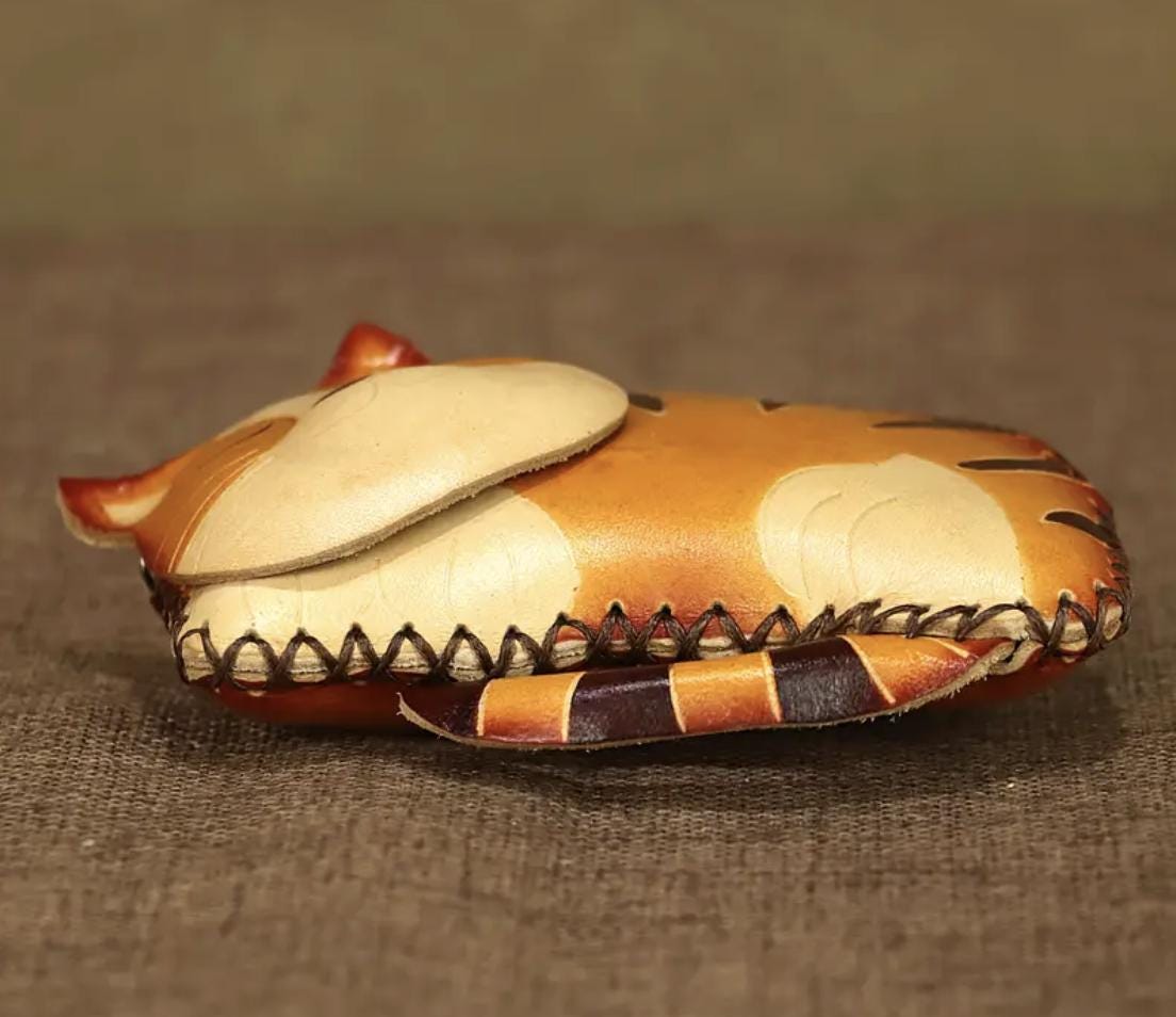 Handmade Leather Cat Coin Purse – Sleeping Kitten Mini Wallet