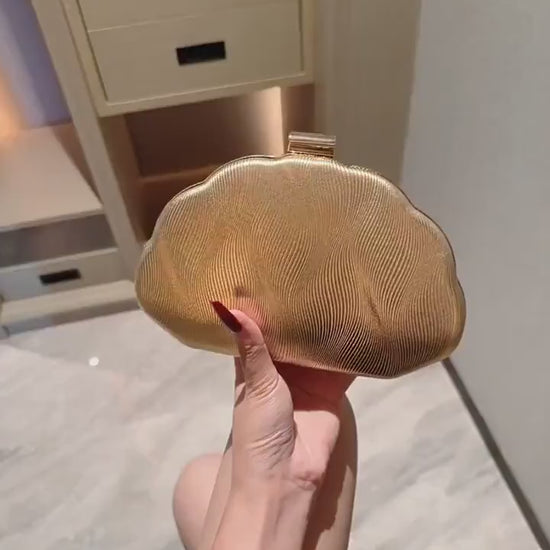 Golden Shell Evening Clutch: Metallic Party Handbag with Chain