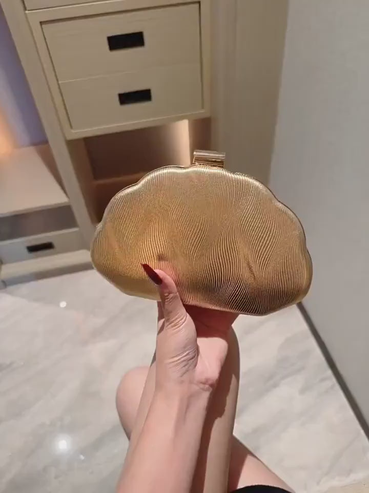 Golden Shell Evening Clutch: Metallic Party Handbag with Chain